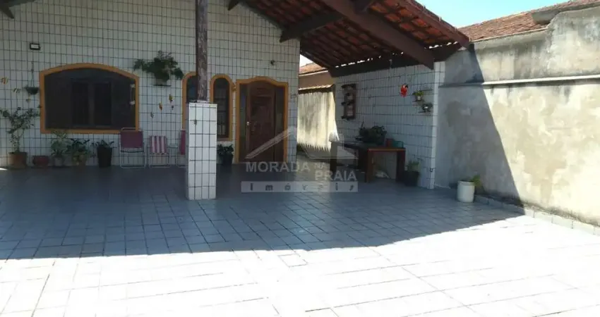 Casa  Isolada na Ocian, 2 Dormitorios, 1 suítes,  confira em Praia Grande.