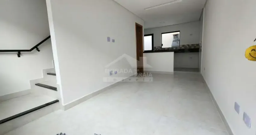 Sobrado com QUINTAL em Condomínio Fechado na Mirim, 2 dormitórios, 1 vaga, confira em Praia Grande.