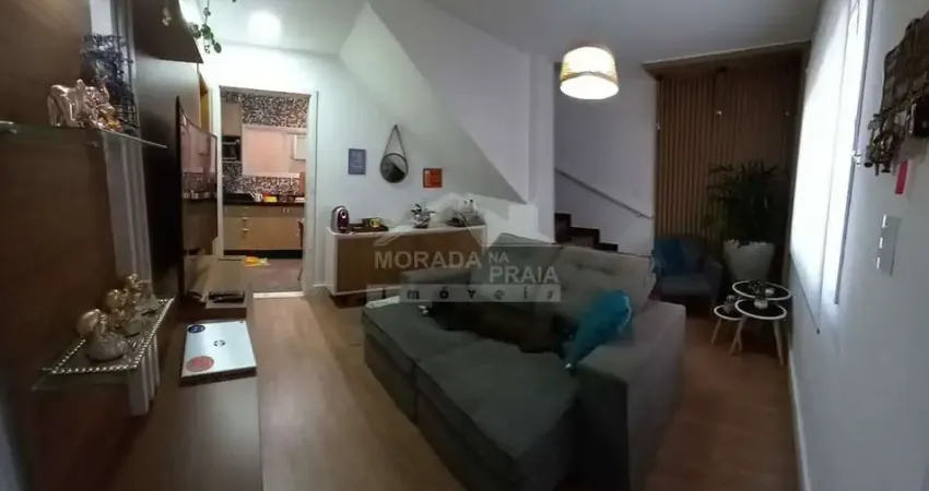 Sobrado em Condomínio Fechado na Mirim, 2 dormitórios, vaga, confira na imobiliária em Praia Grande.