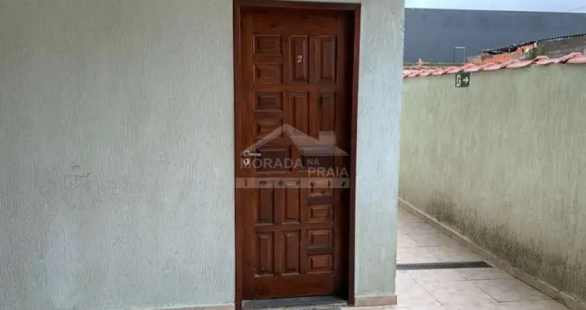 Casa no Jardim Gloria, 2 dormitórios, vaga, confira na imobiliária em Praia Grande.