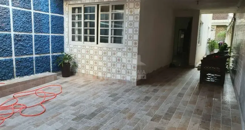 Sobrado geminado no Canto do Forte, 3 dormitórios, edícula, confira em Praia Grande.
