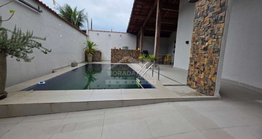 Casa ISOLADA e MARAVILHOSA no Forte, 6 dormitórios, piscina, edícula, confira em Praia Grande.