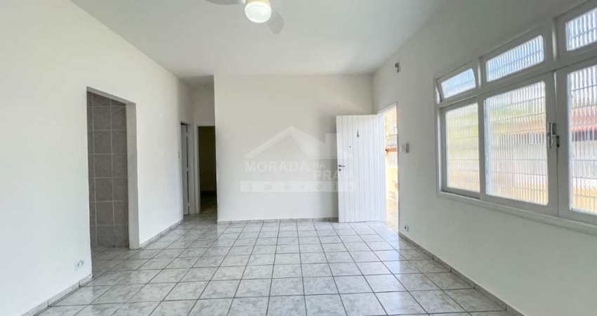 Casa Geminada de esquina, 2 dormitórios, 1 Suite no CANTO DO FORTE.
