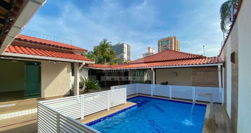 Casa ISOLADA no FORTE, 3 dormitórios, piscina, terraço, só na imobiliária em Praia Grande.