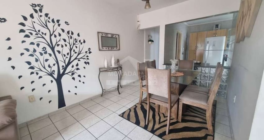 Apartamento no Canto do Forte, 2 dormitórios, sacada, confira na imobiliária em Praia Grande.
