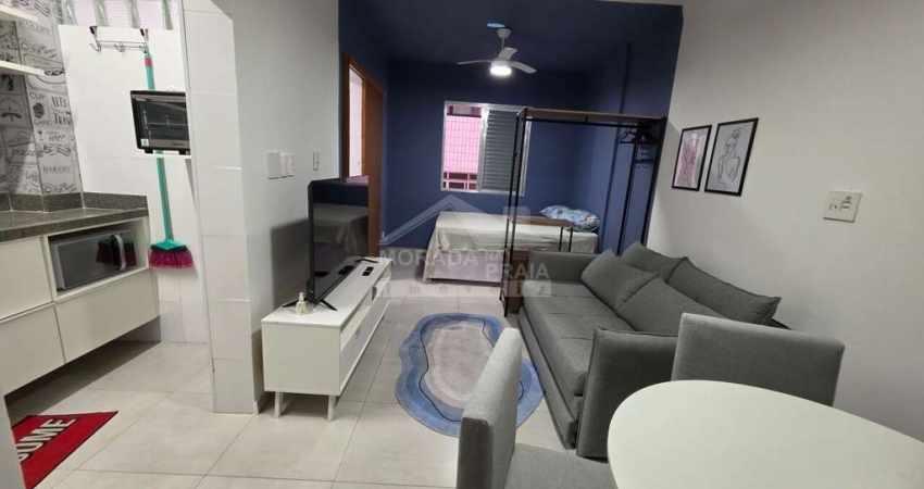 Kitnete MOBILIADA na Guilhermina, prédio frente mar, confira na imobiliária em Praia Grande.