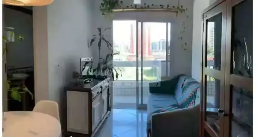 Apartamento no Canto do Forte, 2 dormitórios, Sacada Envidraçada, SEMI MOBILIADO.