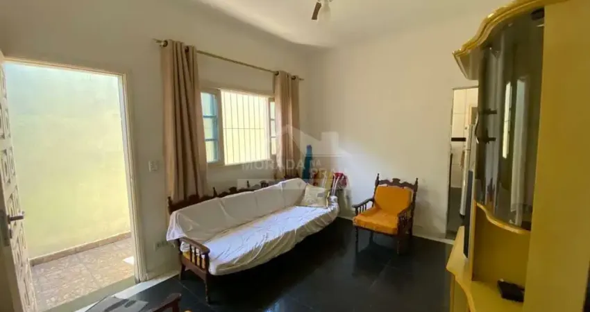 Casa geminada mobiliado e 150 metros da praia, 2 dormitórios, só na imobiliária em praia grande.