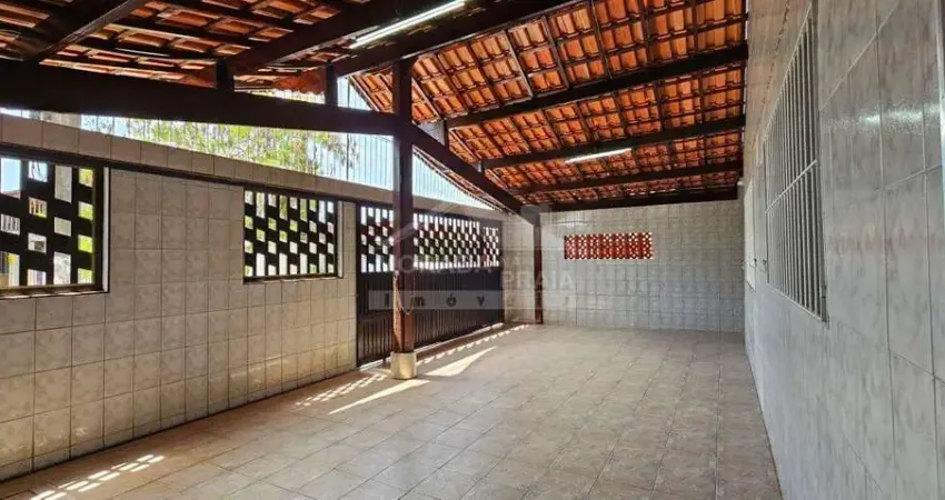 Casa semi-isolada no maracanã em praia grande a 300 metros da praia.