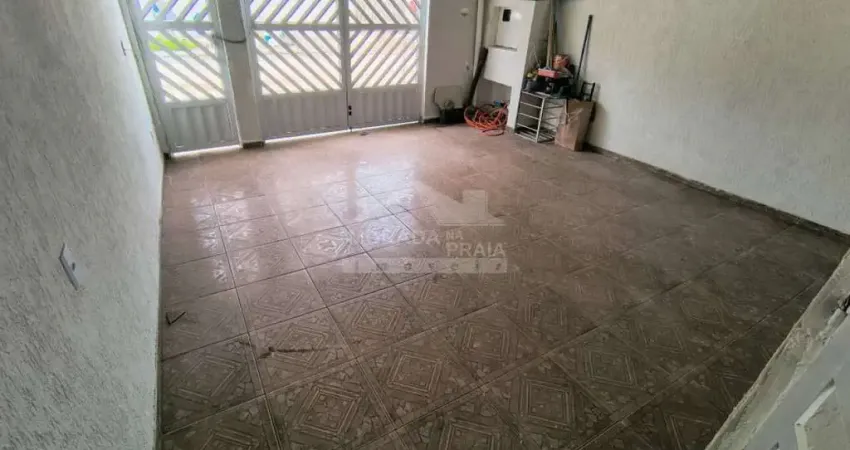 Casa geminada no Canto do Forte, 2 dormitórios, 2 vagas, quintal, confira em Praia Grande.