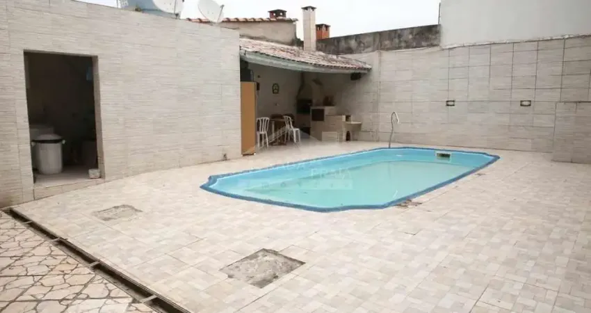 Casa na mirim, 4 suítes, quintal, churrasqueira, piscina,  confira na imobiliária em praia grande.