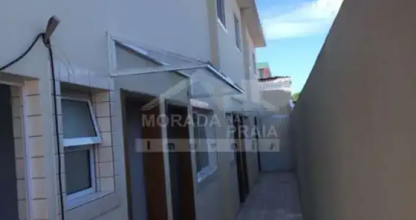 Casa Sobreposta em Condomínio Fechado no Tude Bastos, 2 dormtórios, confira em Praia Grande.