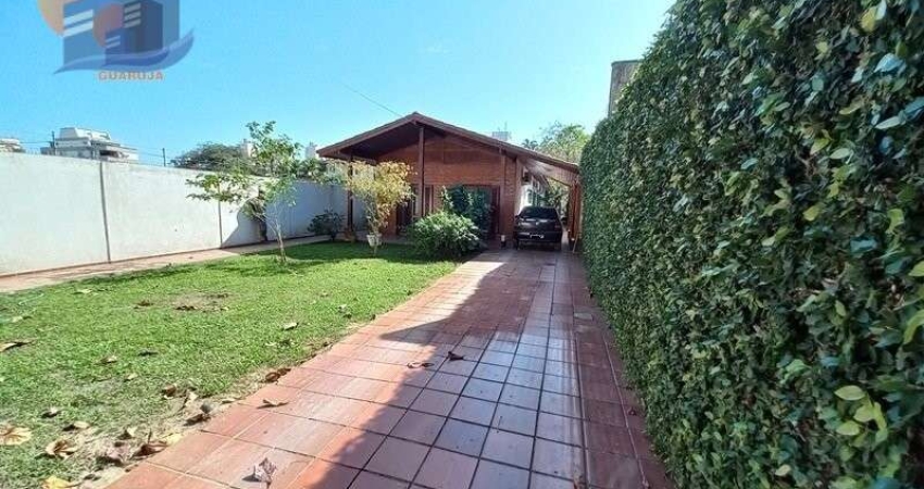 Casa Térrea Excelente Localização na Praia da Enseada - Guarujá.