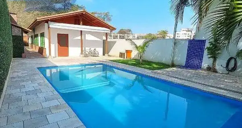 Casa térrea excelente localização na praia da enseada - guarujá.