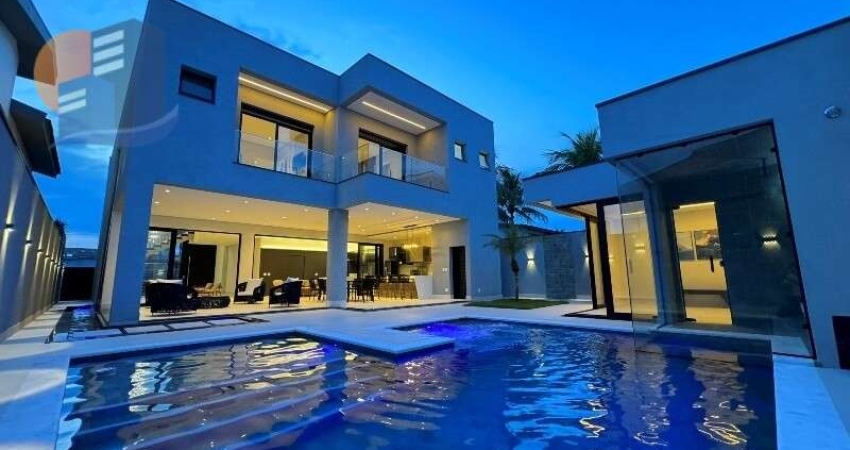 Excelente Sobrado novo frente praça, mobiliado com design moderno e sofisticado!