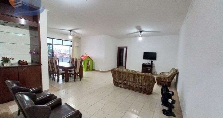 Amplo Apartamento à venda no Guarujá – Conforto e lazer à beira-mar.