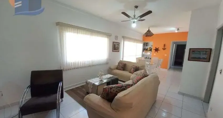 Amplo apartamento Apenas 03 quadra da Praia.