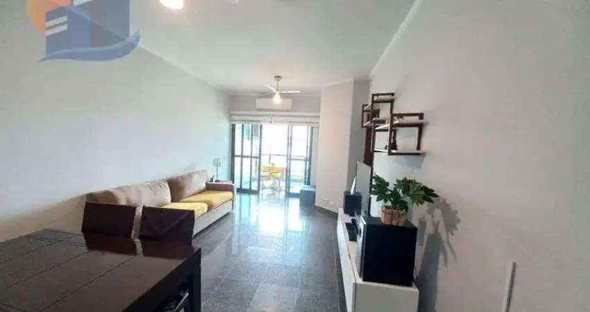 Amplo apartamento mobiliado e decorado apenas 150 metros da praia enseada