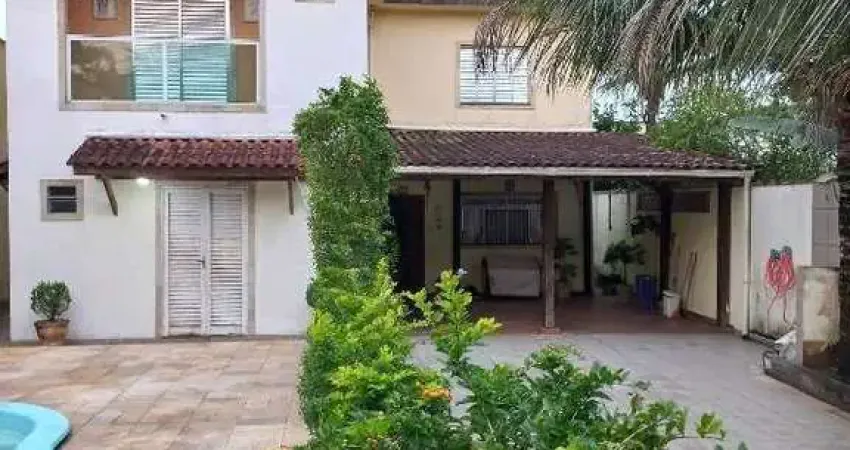 Casa sobrado com piscina e churrasqueira | praia do perequê - guarujá.