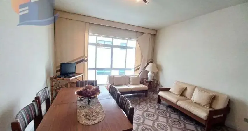 Amplo apartamento com ótima localização a 250 metros da praia.