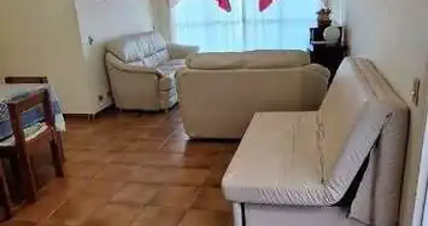 Apto Espaçoso c/ 03 Dormitórios Próximo a Praia da Enseada.