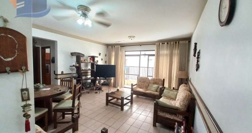 Amplo Apartamento com Boa Localização