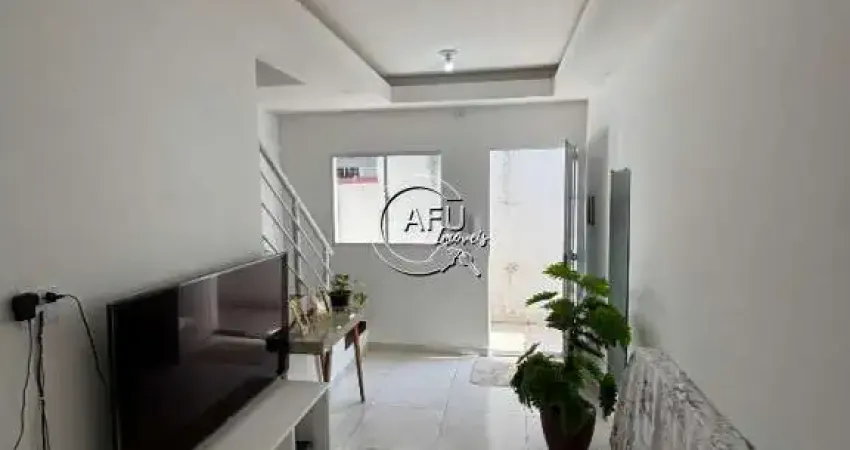 Casa em condomínio bairro tude bastos pg sobrado com 2 dormitórios sendo 2 suítes + lavabo ultima casa com quintal espaçoso 1 vaga r$ 290.000,00 aceita financiamento bancário.