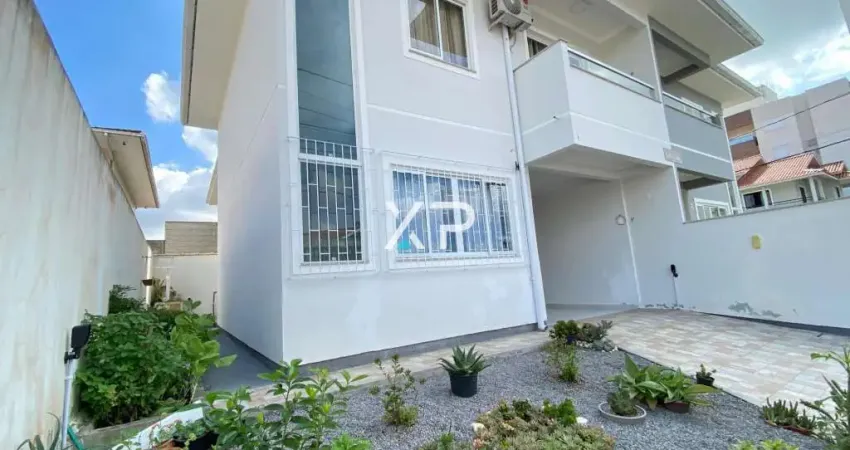 Sobrado Amplo e Semi-mobiliado no Centro de Palhoça/SC