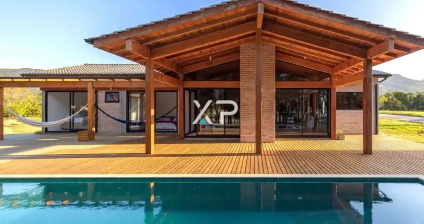 Casa em Condomínio Fechado  em Santo Amaro da Imperatriz, 3 Quartos, 2 Suítes, 4 vagas, XP2381