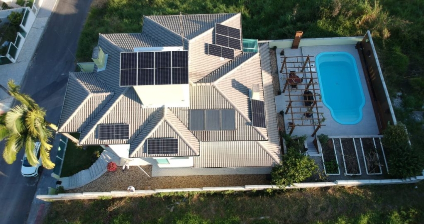 Casa na Pedra Branca com 3 quartos sendo 1 suíte, mobiliada e de alto padrão