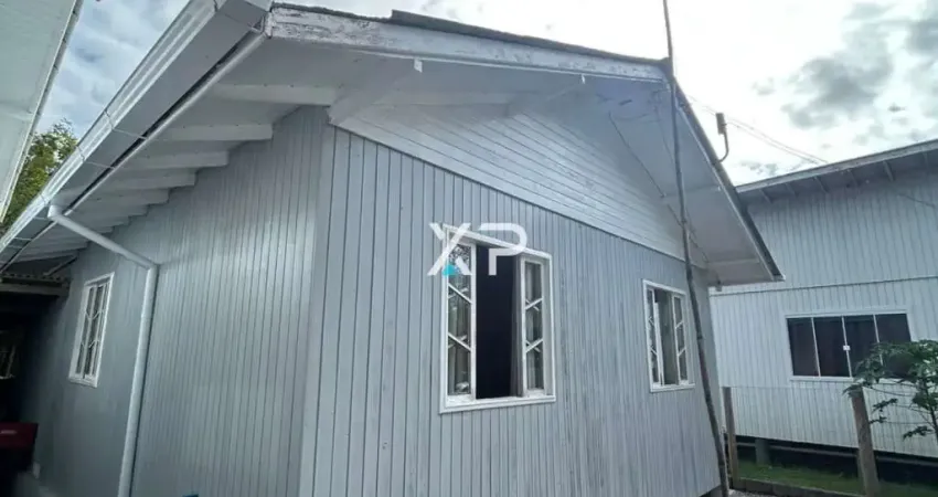 Casa aconchegante na pinheira: seu refúgio próximo à natureza!