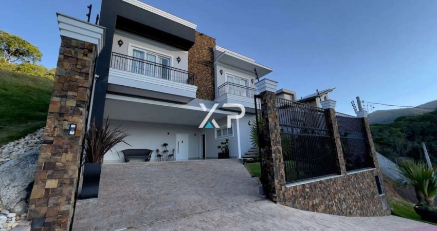 Casa na Pedra Branca com 4 suítes, 5 banheiros e 2 vagas de garagem