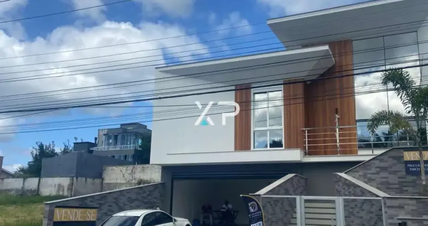 Casa na Pedra Branca com 3 suítes, 4 banheiros e 2 vagas de garagem