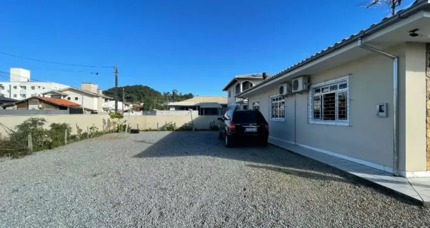 Casa com 3 quartos à venda na Rua Blumenau, 1, Bela Vista, Palhoça