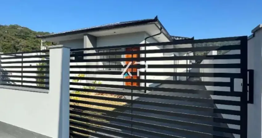 Casa de 2 quartos sendo um suíte, em Forquilhas- São José