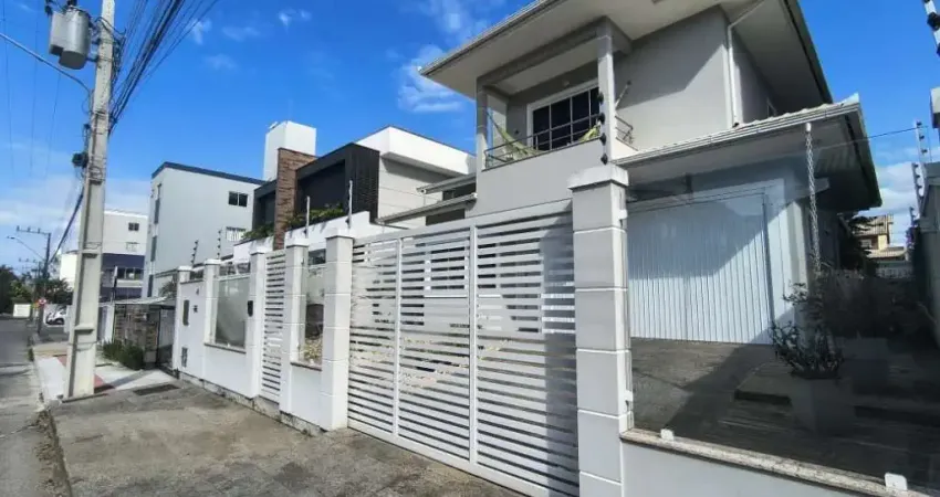 Casa com 3 quartos à venda na Rua Padova, 45, Pagani, Palhoça