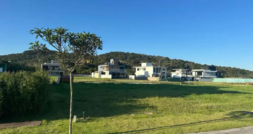 Terreno com 300m2 no condomínio reserva da pedra, palhoça/sc