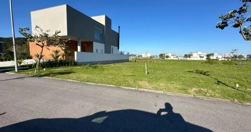 Terreno com 300m2 no condomínio reserva da pedra, palhoça sc