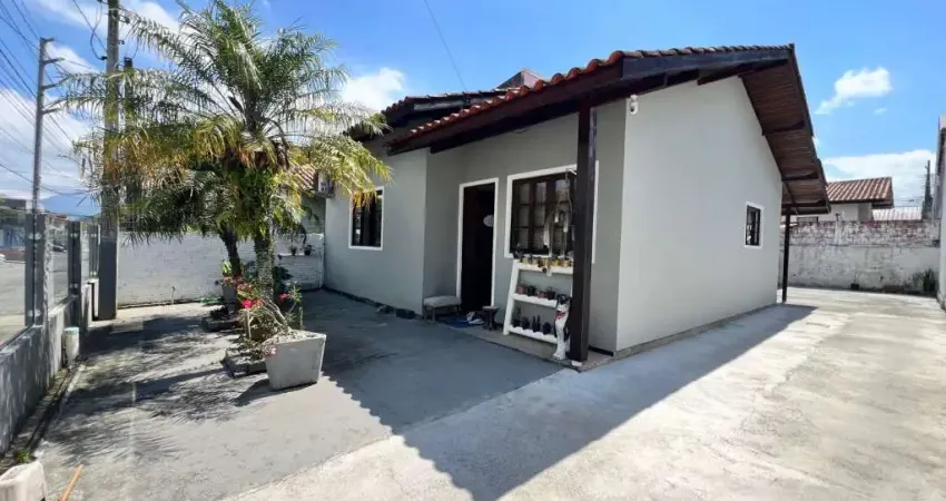 Casa com 2 quartos à venda na Rua das Carambolas, 55, Madri, Palhoça