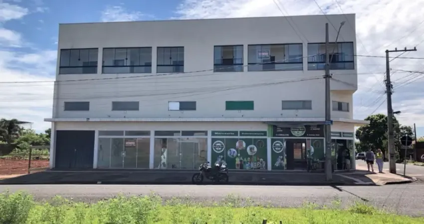 Vendo - Prédio Comercial com 2 pavimentos - 4 salas comerciais no térreo e 2 apartamentos no andar superior - Portal das Torres - Maringá-PR.