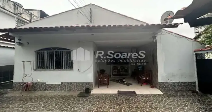 Casas, com 03 quartos sendo 01 suíte, 1462m2, em praça seca, rua capitão menezes.