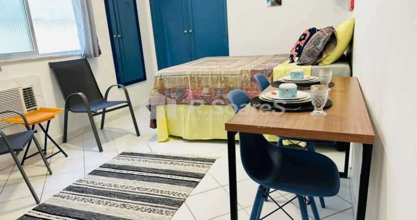 Estúdio reformado para venda em Copacabana na Rua Décio Vilares, Bairro Peixoto