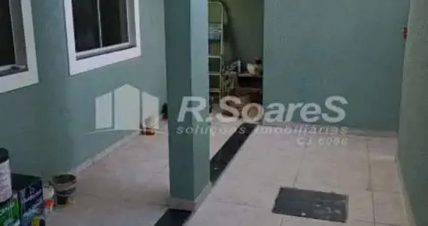 Casa de Vila vazia térrea com varanda, 02 quartos sendo 01 suíte, em Piedade.