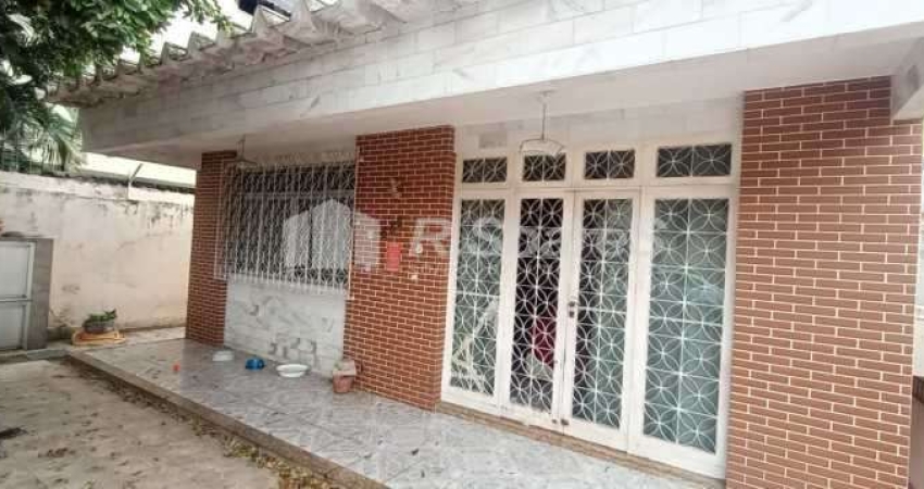 Casa com 6 quartos à venda na Rua Namur, Vila Valqueire, Rio de Janeiro