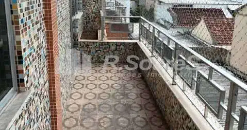 Apartamento desocupado com 2 quartos, garagem, condomínio nova valqueire.