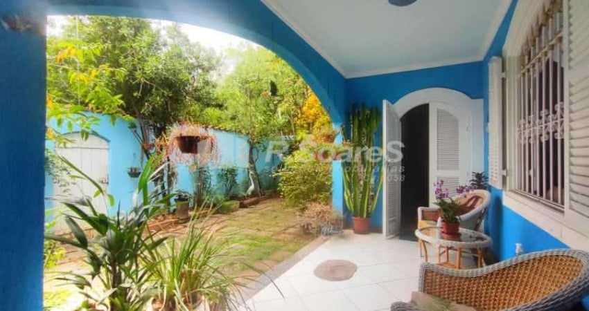 Casa com 5 quartos à venda na Rua Capistrano, Jardim Sulacap, Rio de Janeiro