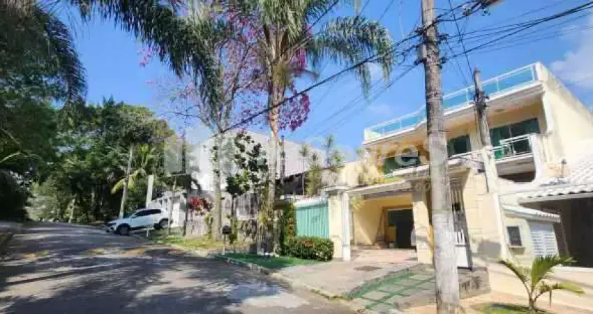 Casa em condomínio fechado com 4 quartos à venda na Rua Moacir dos Santos Lima, Vila Valqueire, Rio de Janeiro