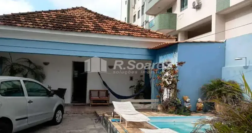Casa com 5 quartos à venda na Rua das Hortências, Vila Valqueire, Rio de Janeiro