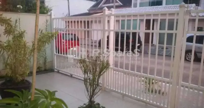 Casa em condomínio fechado com 3 quartos à venda na Avenida Carlos Pontes, Jardim Sulacap, Rio de Janeiro