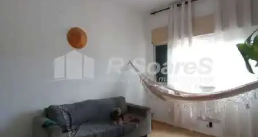 Apartamento com sala e um quarto, com vaga, Rua Silva Pinto, Vila Isabel